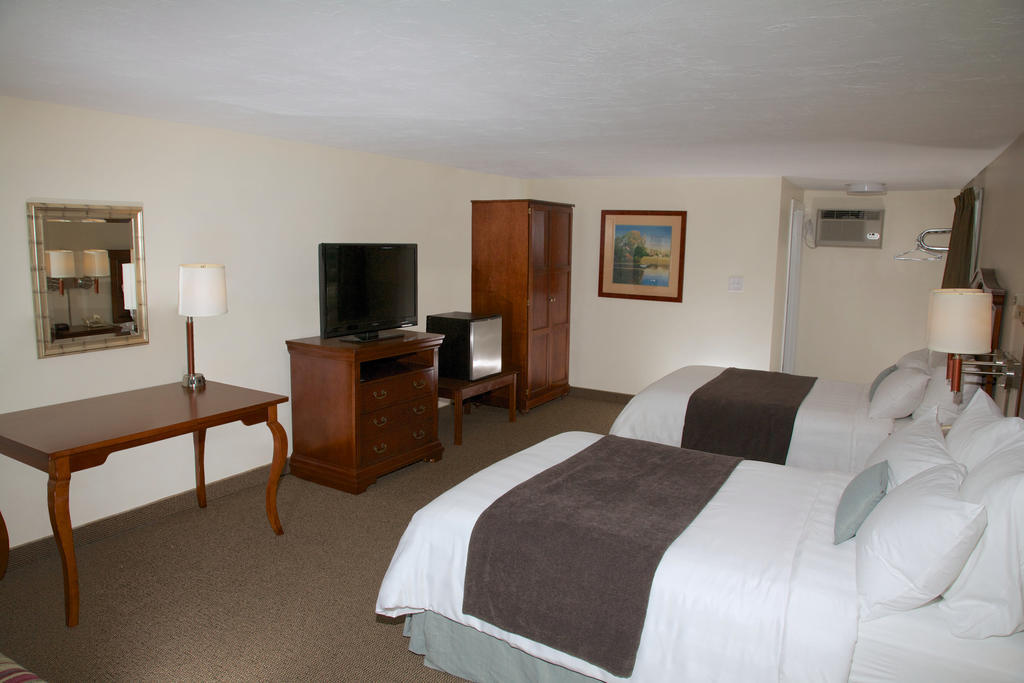 Holiday Hill Inn & Suites เดนนิสพอร์ต ภายนอก รูปภาพ