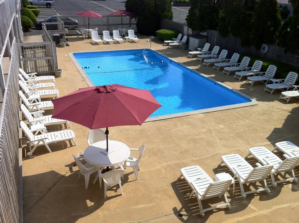Holiday Hill Inn & Suites เดนนิสพอร์ต ภายนอก รูปภาพ