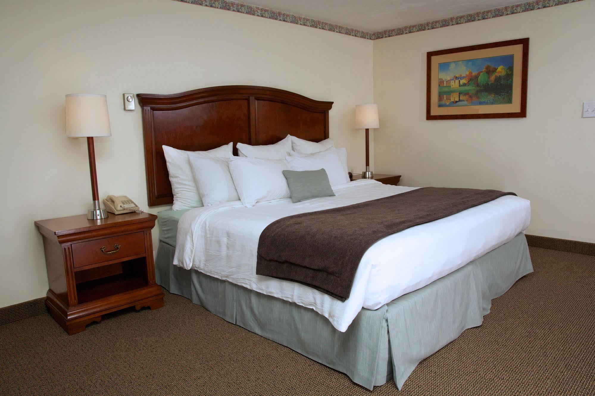 Holiday Hill Inn & Suites เดนนิสพอร์ต ภายนอก รูปภาพ