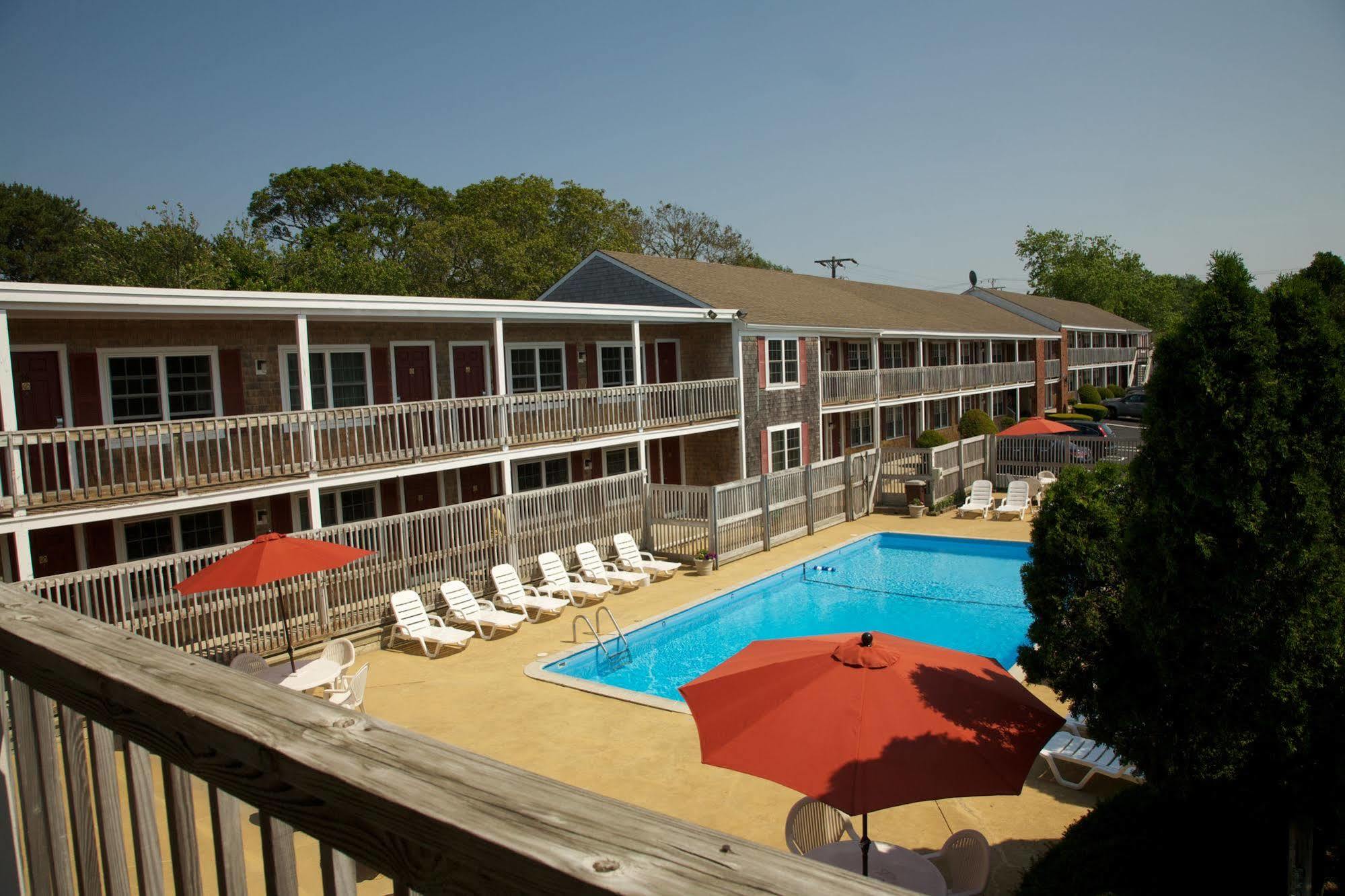 Holiday Hill Inn & Suites เดนนิสพอร์ต ภายนอก รูปภาพ